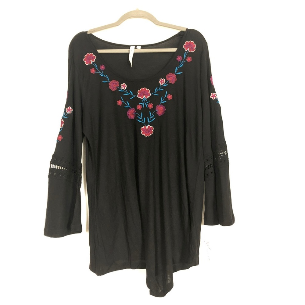 NY Collection Embroidered w/ Flowers Blouse